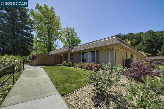 2101 PTARMIGAN DR, Walnut Creek CA: https://media.crmls.org/mediaz/b060b336-df32-49e4-8689-a452ca2d318f.jpg