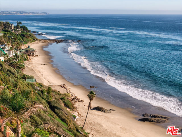 33398 Pacific Coast Highway, Malibu CA: https://media.crmls.org/mediaz/b06110a5-28bc-46dd-b85b-c3c548fad145.jpg