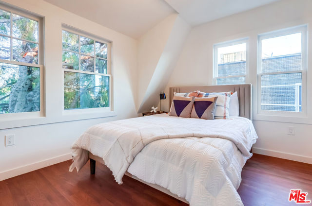 1607 N Vista Street, Los Angeles CA: https://media.crmls.org/mediaz/b0613cec-fd81-498c-bb05-4c34c4b6fdb8.jpg