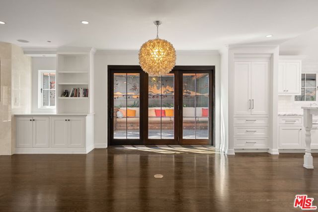 516 Lincoln Boulevard, Santa Monica CA: https://media.crmls.org/mediaz/b06152f0-564b-4024-84a8-cfe1faf2cd12.jpg