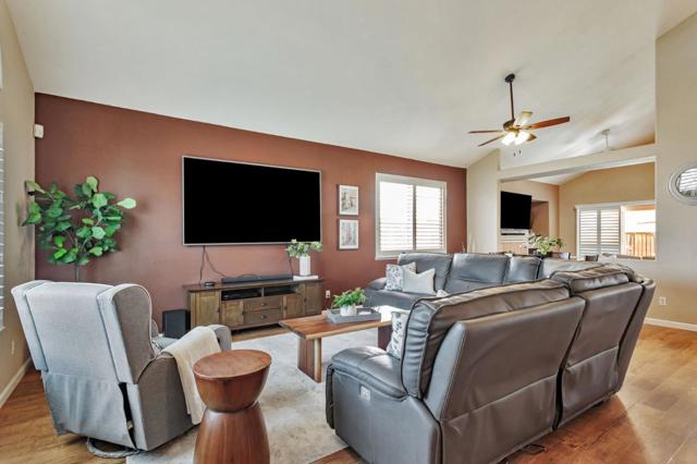 2711 Valley View Road, Hollister CA: https://media.crmls.org/mediaz/b0617b4a-4f4d-4432-ba72-dc7872a065bb.jpg