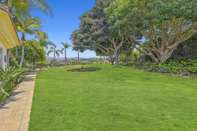 431 Flores de Oro, Rancho Santa Fe CA: https://media.crmls.org/mediaz/b061f943-91dd-4e82-ab19-2491140a166f.jpg