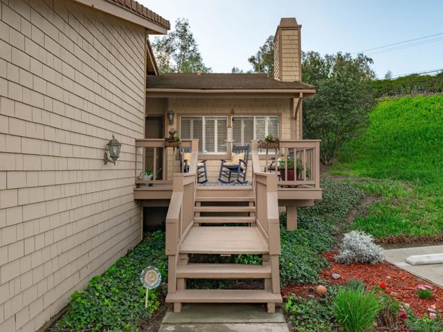 1833 Wintergreen Gln, Escondido CA: https://media.crmls.org/mediaz/b0631b84-c0f7-45cc-a7e0-e459291ac29f.jpg