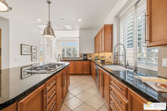 38 Calle Del Norte, Rancho Mirage CA: https://media.crmls.org/mediaz/b06354a1-7094-43b9-8733-417774a0f2fa.jpg
