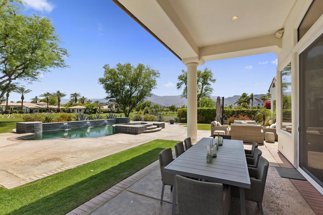 48644 Vista Palomino, La Quinta CA: https://media.crmls.org/mediaz/b063a222-6444-4fbd-ad58-4722472d93e6.jpg