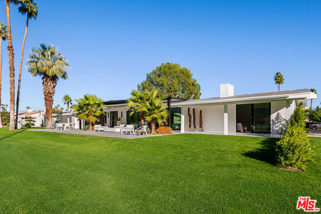 49723 Avenida Montero, La Quinta CA: https://media.crmls.org/mediaz/b0644231-60c4-4d27-8397-e0c06616db30.jpg