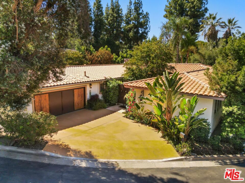 4900 Calvin Avenue, Tarzana, CA 91356