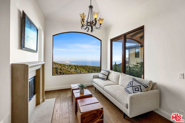 1853 Chastain, Pacific Palisades CA: https://media.crmls.org/mediaz/b064f2b6-48f7-4c12-b18d-44429f37c384.jpg