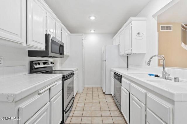 1228 Kirkford Way, Westlake Village CA: https://media.crmls.org/mediaz/b0650c00-fbf4-4fe6-bdbe-541a73fea659.jpg