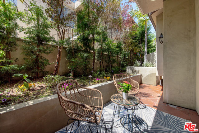 838 16th Street, Santa Monica CA: https://media.crmls.org/mediaz/b06567d1-5a46-4374-8275-a728ed80dd01.jpg