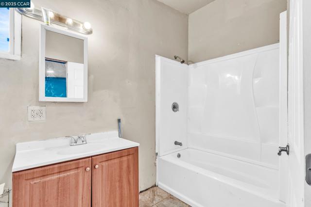 612 Thomas Dr, Richmond CA: https://media.crmls.org/mediaz/b065a83d-2ee3-4eae-bd09-fc24c895250a.jpg