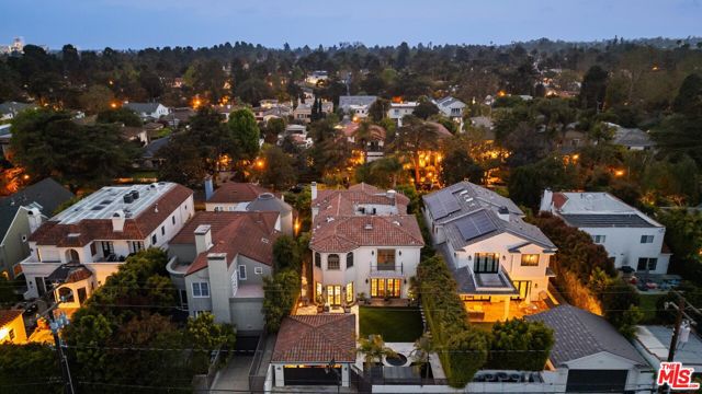 327 22nd Street, Santa Monica CA: https://media.crmls.org/mediaz/b065b097-c85b-4031-8740-cf5605a0c1dc.jpg