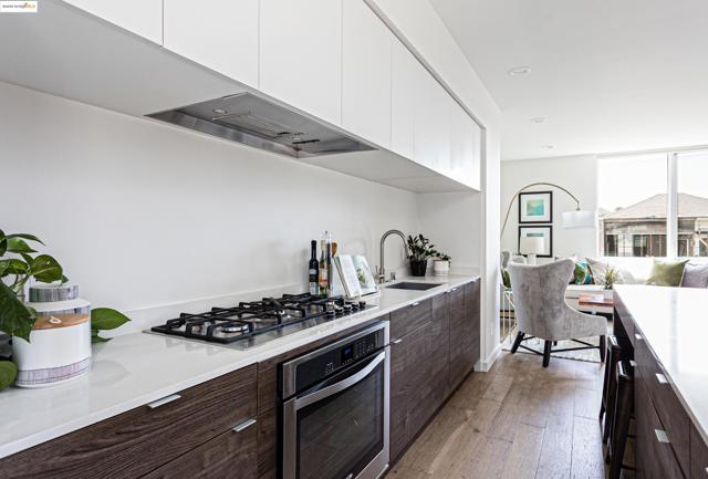 861 W Grand Ave, Oakland CA: https://media.crmls.org/mediaz/b06612ca-f11d-4f31-8ed8-a77527b94249.jpg
