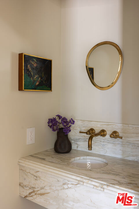 4228 Los Nietos Drive, Los Angeles CA: https://media.crmls.org/mediaz/b0662728-74d2-4242-9054-90b5fcc551f2.jpg