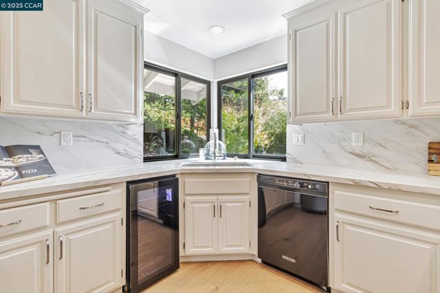 38 Sanders Ranch Rd, Moraga CA: https://media.crmls.org/mediaz/b066494d-654c-4248-9dbd-d6c95bb2769c.jpg