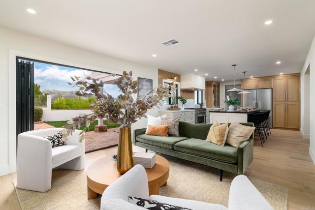 2193 Harbour Heights Rd, San Diego CA: https://media.crmls.org/mediaz/b0668980-17ec-47b1-a8ed-7e11cfa7e032.jpg