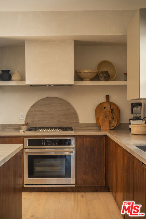 1715 S Kingsley Drive, Los Angeles CA: https://media.crmls.org/mediaz/b0672110-3f38-47ec-bccf-e3df4e896d98.jpg