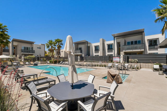211 The, Palm Springs CA: https://media.crmls.org/mediaz/b0678d38-8559-497c-9227-152d158f4f1a.jpg