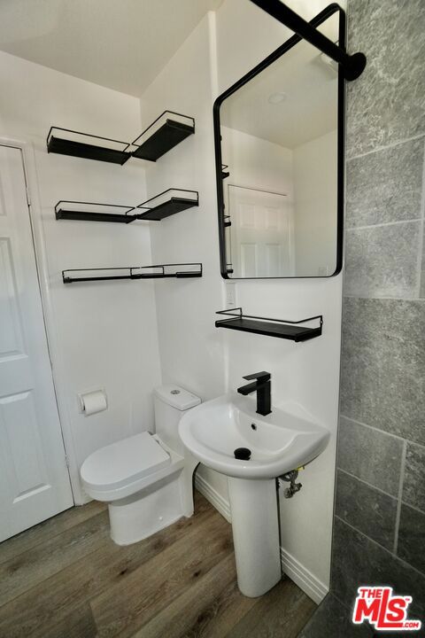 5216 Navarro Street, Los Angeles CA: https://media.crmls.org/mediaz/b067dbcb-5fc6-44ca-8e2d-af9bf5405fa5.jpg