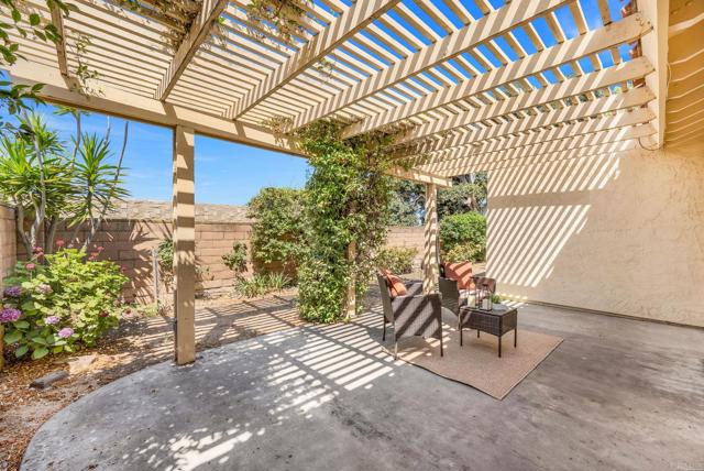 801 Caminito Azul, Carlsbad CA: https://media.crmls.org/mediaz/b0680794-7ba2-4108-aaac-609a5a143599.jpg