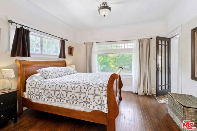 541 S Coronado Street, Los Angeles CA: https://media.crmls.org/mediaz/b0682f12-9ff0-4e99-a62b-2722d696aa48.jpg