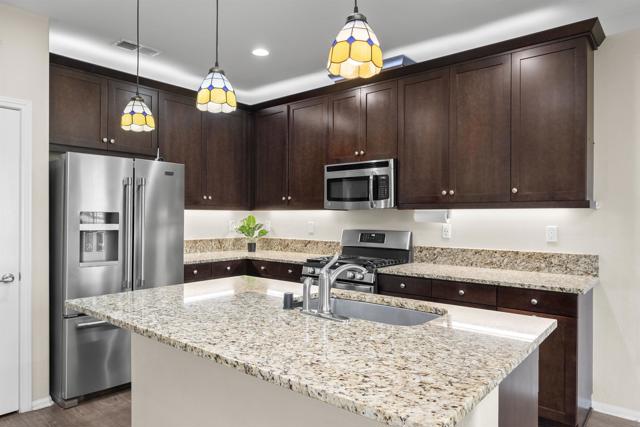 1800 Saltaire Place, San Diego CA: https://media.crmls.org/mediaz/b0682f4a-68da-4128-a607-fda13837ab7a.jpg