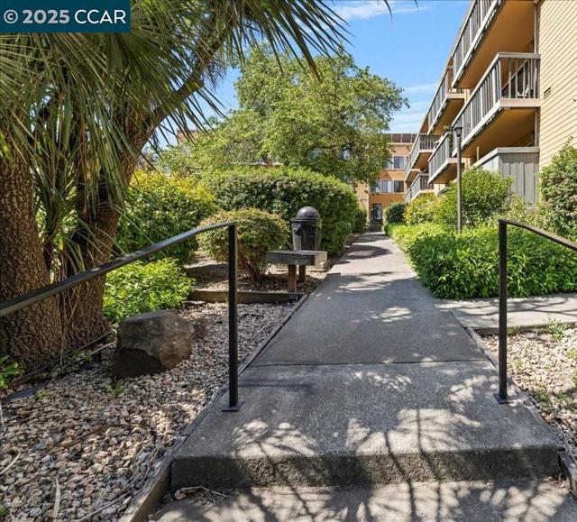 13700 San Pablo Ave, San Pablo CA: https://media.crmls.org/mediaz/b06892ce-df5b-4660-9503-20902d6bdabc.jpg