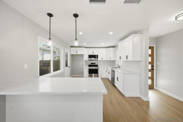 2990 Greyling Dr, San Diego CA: https://media.crmls.org/mediaz/b068e059-dd63-4b86-8406-ee69555675e4.jpg