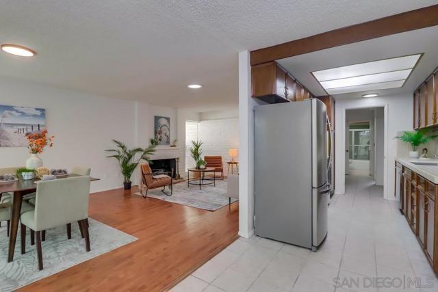 4402 Collwood Ln, San Diego CA: https://media.crmls.org/mediaz/b068fc8f-cc1d-4ccf-baa5-f85ff3f8a4ef.jpg