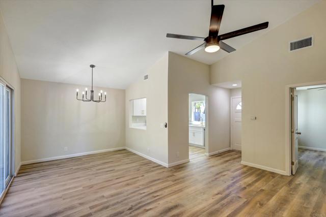 324 Shady Glen Drive, Fallbrook CA: https://media.crmls.org/mediaz/b06956c3-840a-4584-9e19-b1ebb85b755a.jpg