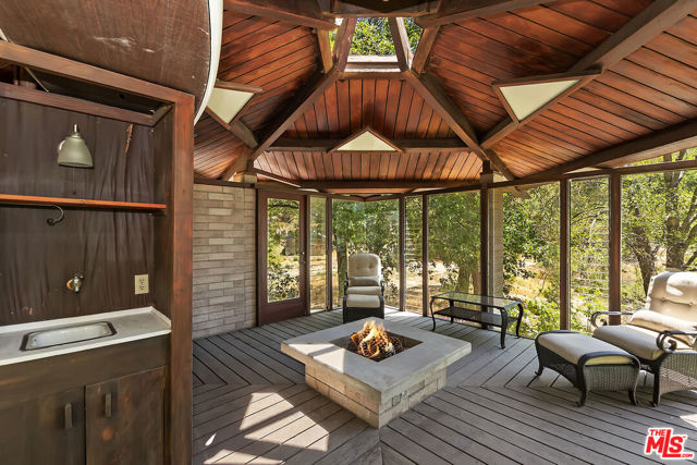 28805 North Shore Road, Lake Arrowhead CA: https://media.crmls.org/mediaz/b0698166-c18f-4cd1-8cc3-cd0dcfeab73f.jpg