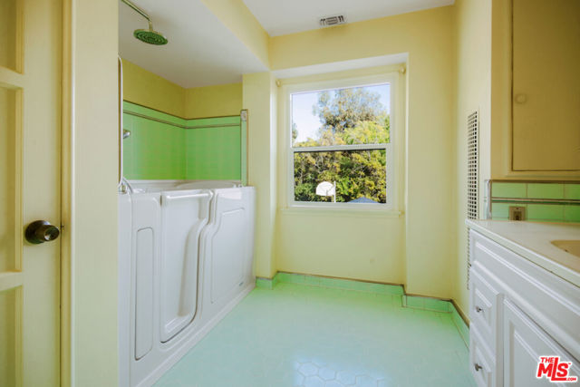 7917 Woodrow Wilson Drive, Los Angeles CA: https://media.crmls.org/mediaz/b0699057-2371-4174-af27-ab461497e7de.jpg