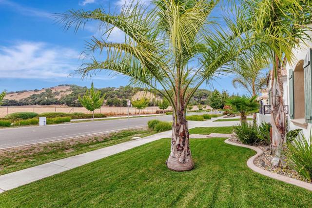 7832 Cobblestone Court, Gilroy CA: https://media.crmls.org/mediaz/b0699be5-1b40-41f3-b319-6e999475966c.jpg