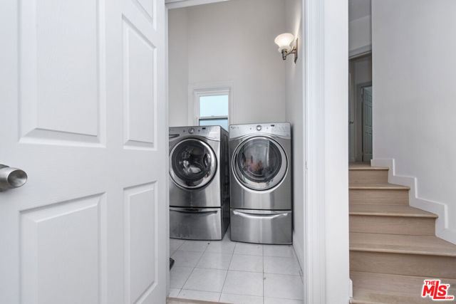 14892 Jadestone Drive, Sherman Oaks CA: https://media.crmls.org/mediaz/b06ad5bf-4d35-482d-80c6-ea2a1b611fa2.jpg