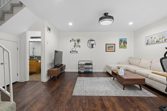 6333 College Grove Way, San Diego CA: https://media.crmls.org/mediaz/b06b83af-a36c-447b-aaf4-2e9f3bdf4b14.jpg