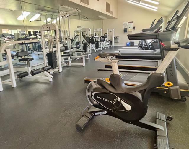 8536 Via Mallorca, La Jolla CA: https://media.crmls.org/mediaz/b06c5961-f1fb-41b3-8d45-ae2c8a544918.jpg