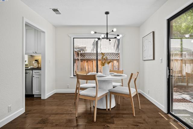 163 Gladys Ave, Mountain View CA: https://media.crmls.org/mediaz/b06c8136-a329-4a39-81e5-6669a39e9a24.jpg