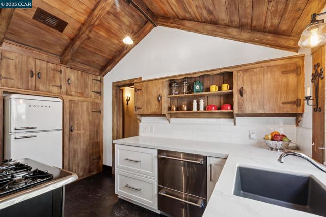 1611 Carmel Dr, Walnut Creek CA: https://media.crmls.org/mediaz/b06c929d-9d13-4cb7-9b5a-0209eb0f2374.jpg