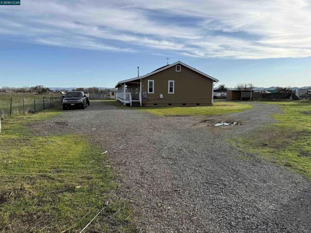 14051 State Highway 4, Byron CA: https://media.crmls.org/mediaz/b06da4f2-eca5-4301-ae43-2bc0a96e2362.jpg