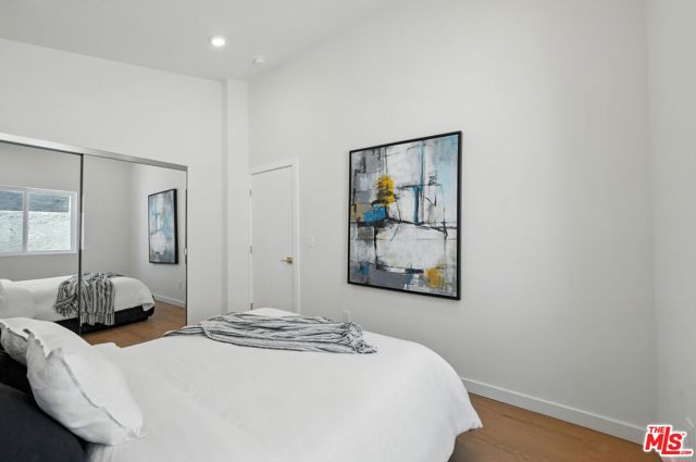15727 Hartsook Street, Encino CA: https://media.crmls.org/mediaz/b06dccc5-92ea-4ec6-90a4-9ac7bc2b2886.jpg
