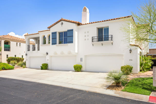 374 Terra Vita, Palm Springs CA: https://media.crmls.org/mediaz/b06dd557-6a67-4bcc-a7b8-5ef51b982b23.jpg
