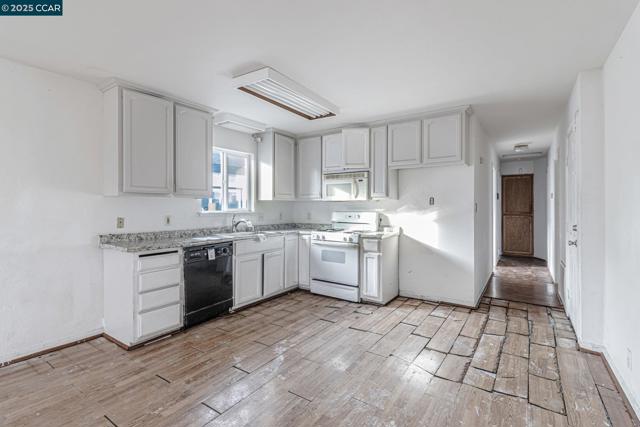 813 Grant St, Vallejo CA: https://media.crmls.org/mediaz/b06e3735-790f-43ee-9a9f-81f200c0733c.jpg