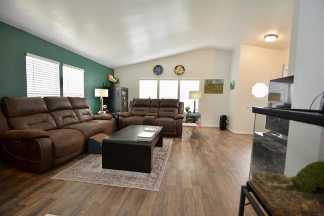 Detail Gallery Image 3 of 22 For 12970 Highway 8 Business #71,  El Cajon,  CA 92021 - 3 Beds | 2 Baths