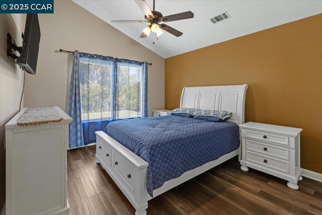 301 Grangnelli Ave, Antioch CA: https://media.crmls.org/mediaz/b06e966b-54e1-48bc-9442-a15e2ddacfac.jpg
