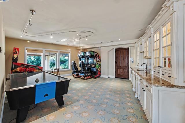797 Las Olas Dr, Aptos CA: https://media.crmls.org/mediaz/b06ea8fb-a0e9-4733-94c5-27126d7a23c5.jpg