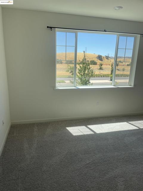 5444 Spring Mountain Ln, Antioch CA: https://media.crmls.org/mediaz/b06f0d01-e65e-448c-81a0-fcf79be6c9a5.jpg