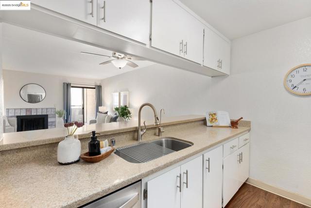 1391 Monument BLVD, Concord CA: https://media.crmls.org/mediaz/b06f365f-a411-4652-a375-e1c4d53d6f2f.jpg
