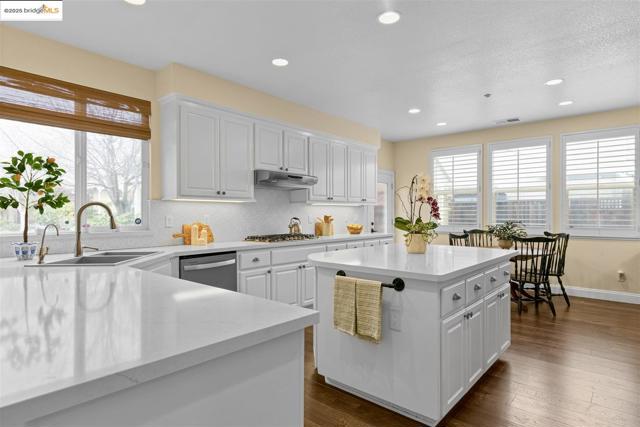 1164 Lexington Way, Livermore CA: https://media.crmls.org/mediaz/b06f408f-52cd-4030-a222-ddde79c46ff2.jpg