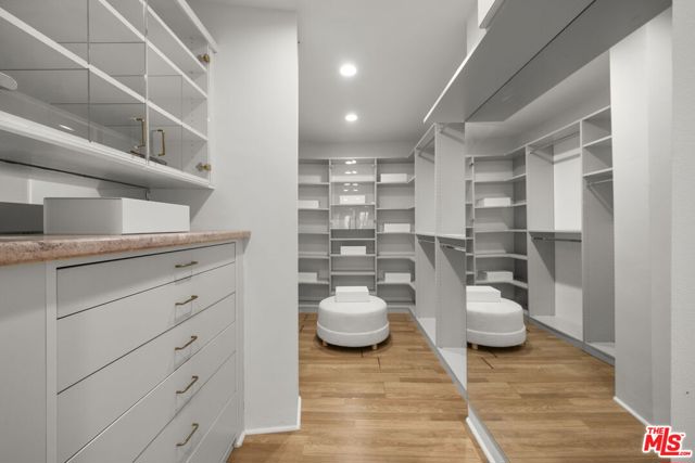 2980 Hollyridge Drive, Los Angeles CA: https://media.crmls.org/mediaz/b07010c1-be1e-4c9b-99d0-c465be06bff6.jpg