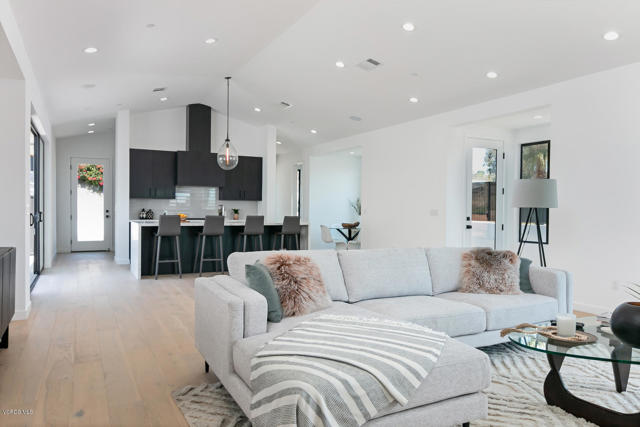 953 Colina Vista, Ventura CA: https://media.crmls.org/mediaz/b07042b7-6ed1-4de2-ab67-b923fa0d2e4c.jpg